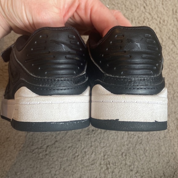 Gently used Puma sneakers toddler - Picture 6 of 7